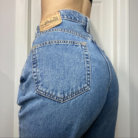 Vintage Men’s Relaxed Fit Levi Jeans - Picture 2 of 4